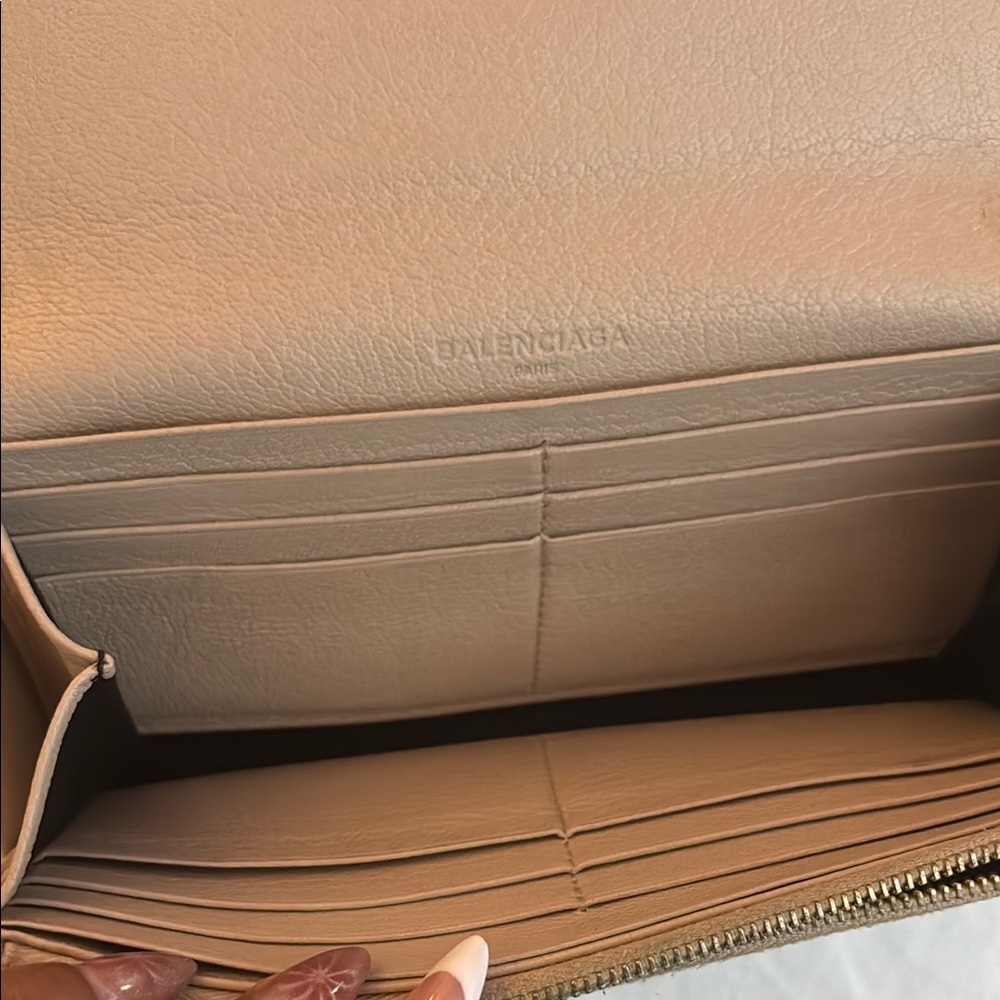 Balenciaga Beige Leather Wallet - Picture 6 of 11